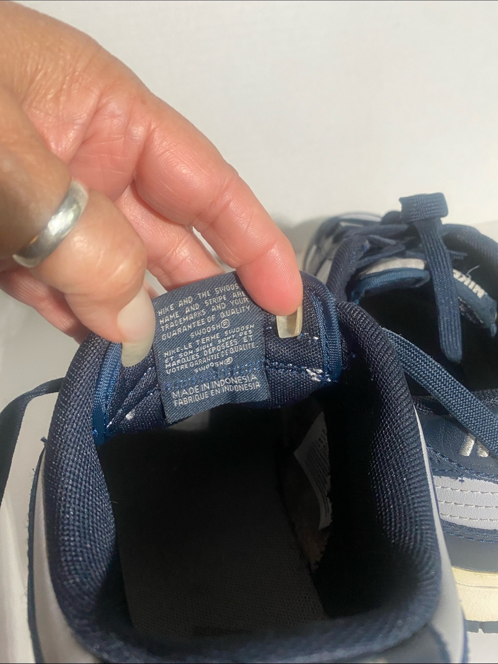 Nike Georgetown Dunk Retro Men’s Low-Top Sneakers in Navy and Light Gray size9.5 - Picture 4 of 6